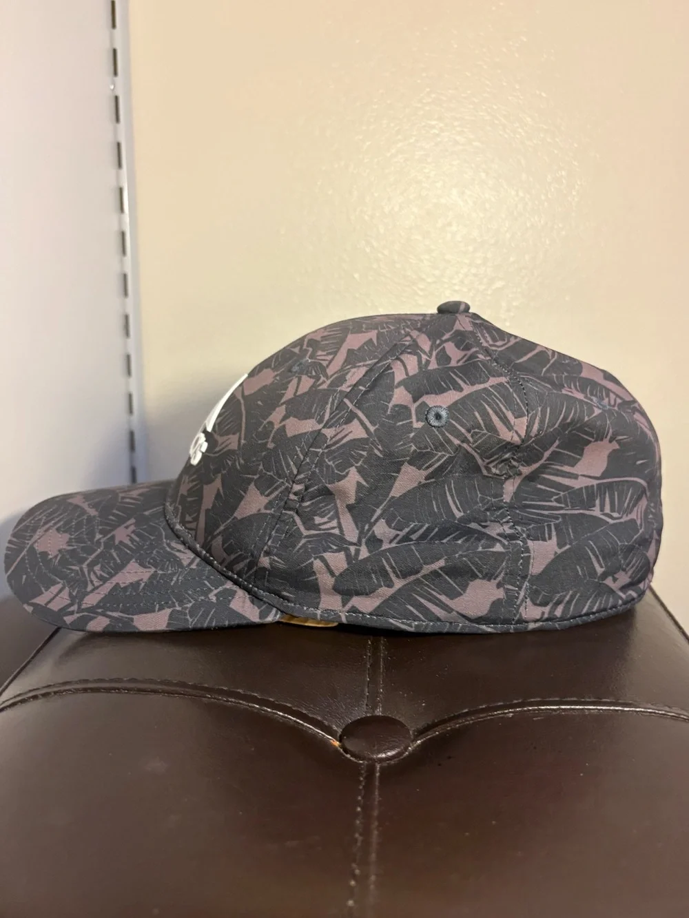 adidas golf leaf print cap, good condition, size large/XL